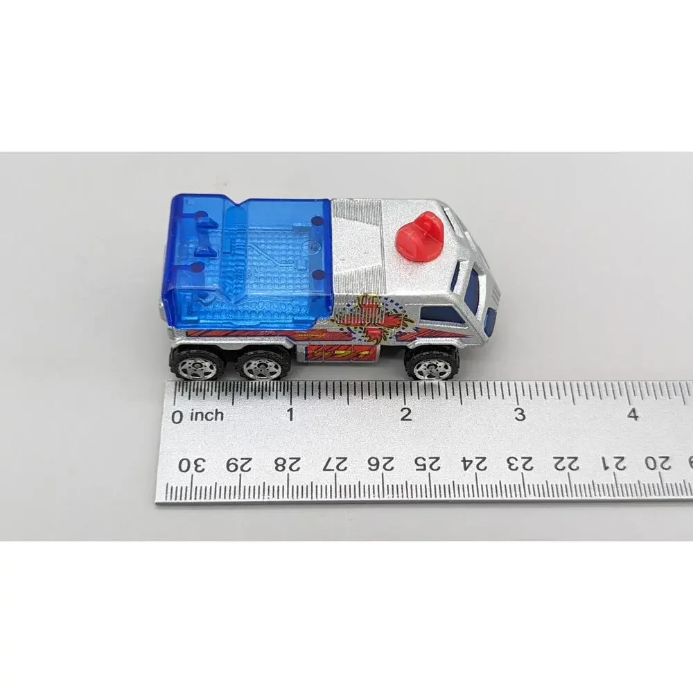 Matchbox 2000 Diecast Firetruck #71 Runway Hero Kids Car of the Year 1:64